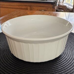 Corning Ware French White 1.6 liter Round Casserole Bakeware F-5-B